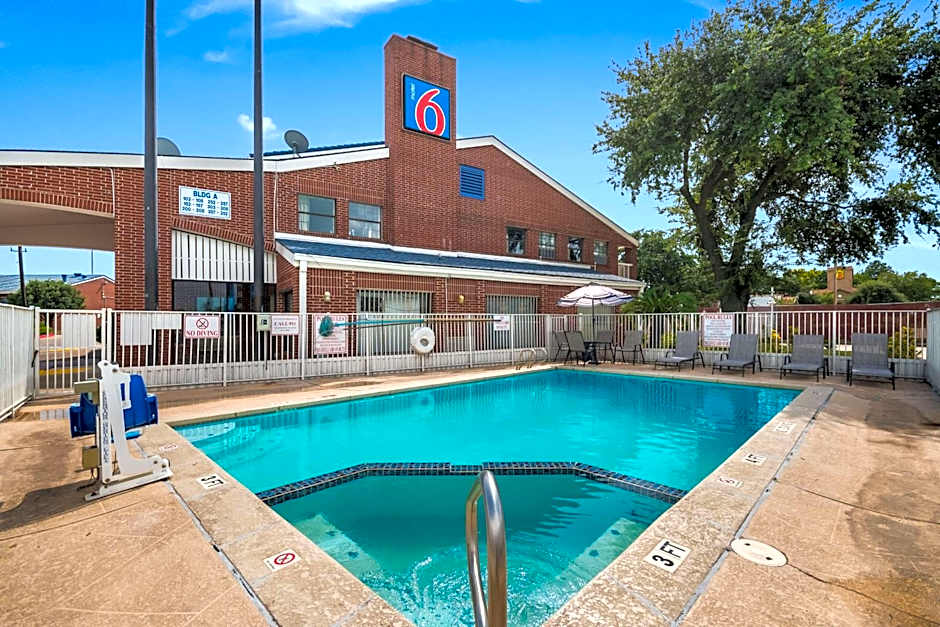Motel 6-Houston, TX - Brookhollow