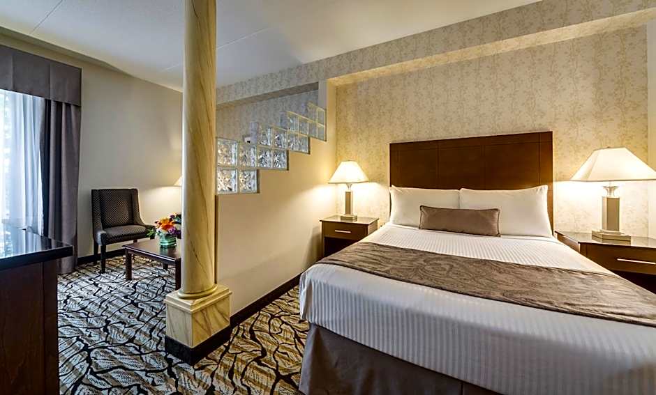 Monte Carlo Inns Oakville Suites