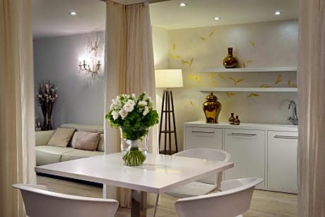 Queen Suite with Sofa Bed