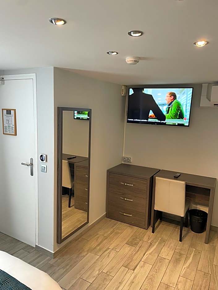 Mary's Hotel Republique