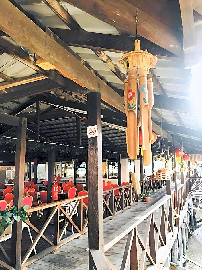 Gayang friendly water house homestay