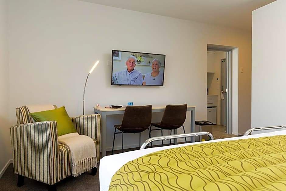 2 on Whiteleigh and 239 on Lincoln Motel