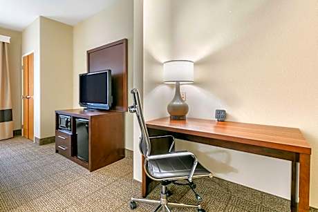 Double Suite with Two Double Beds - Non-Smoking