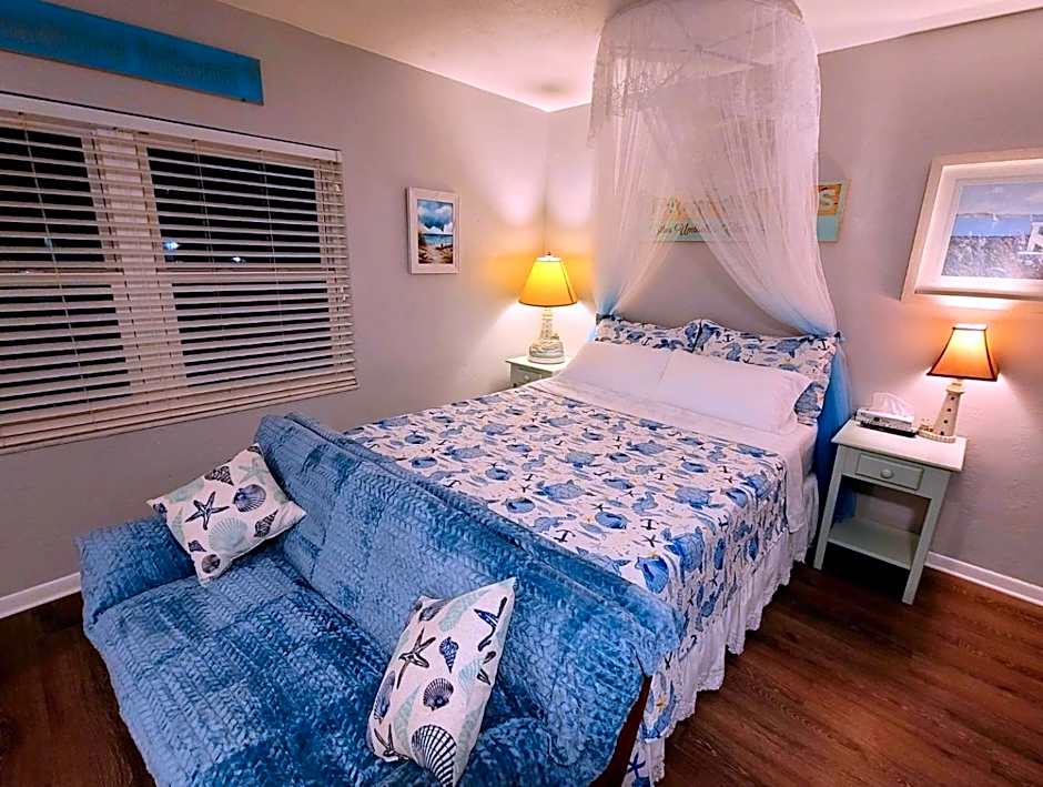 Searenity, Waterside studio in the heart of Treasure Island, walk to beach