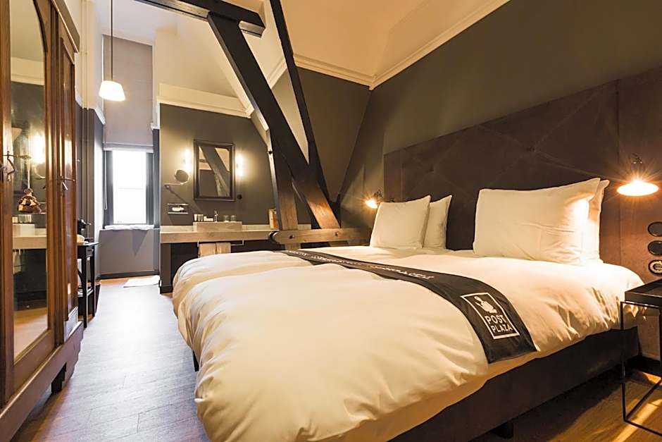 Post-Plaza Hotel & Grand Café