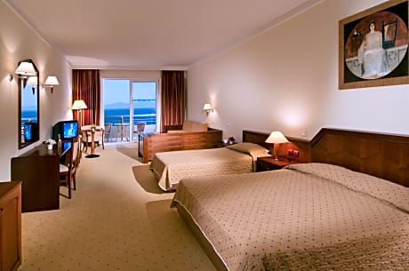 Junior Suite (2 Adults + 2 Children) with Side Sea View
