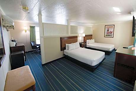 2 Double Beds Suite Non-Smoking