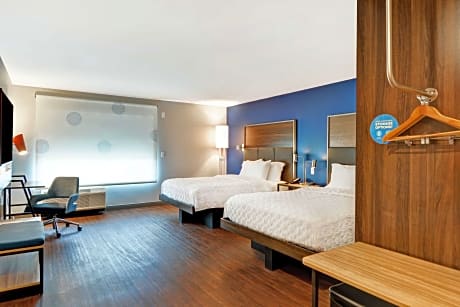 2 Queen Mobility Accessible With Tub2 Queen