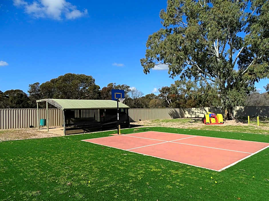 Costello Hotels - Moonta Bay Cabins