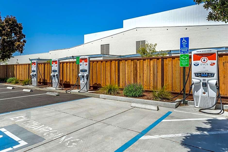 Best Western Plus Capitola By-The-Sea Inn & Suites