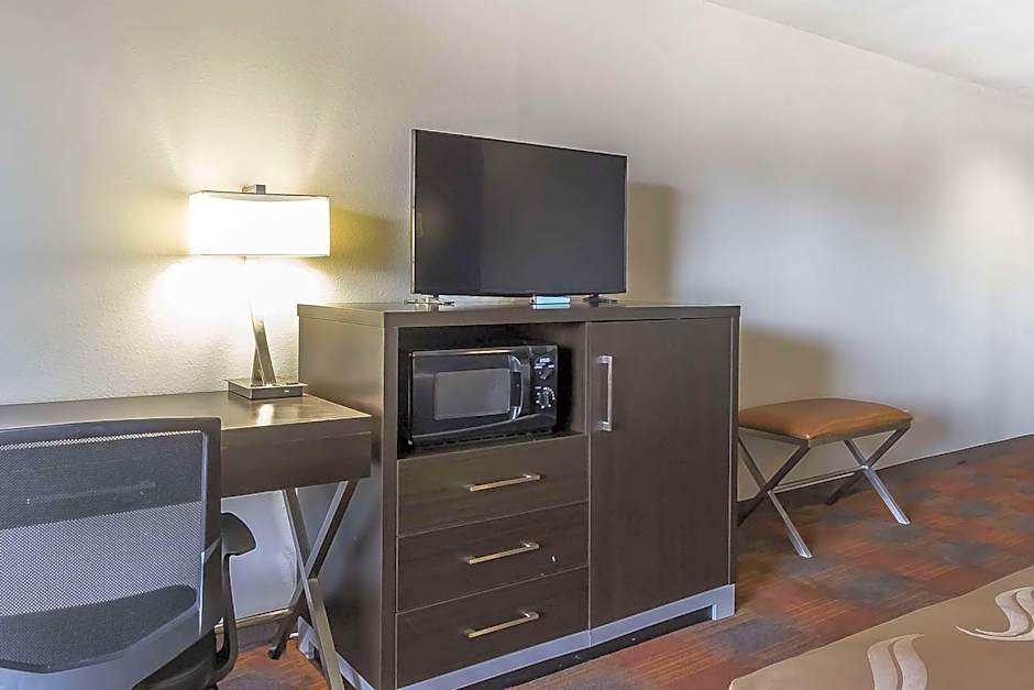 Quality Inn & Suites Stuttgart North