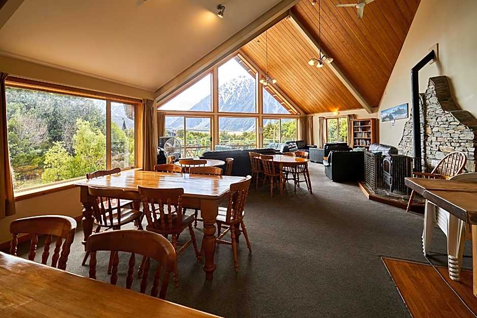 Aoraki Mount Cook Alpine Lodge