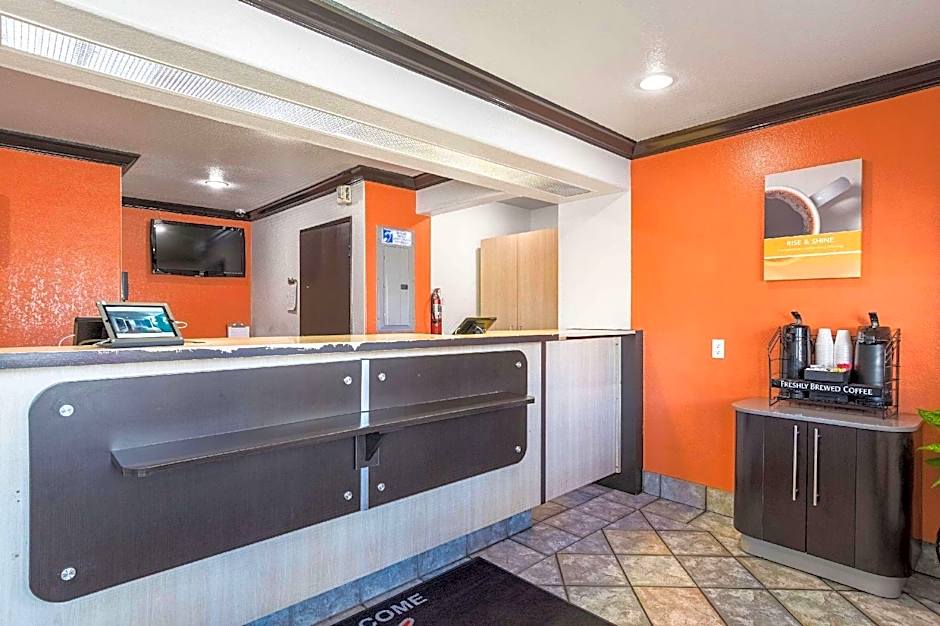 Motel 6 Riverside, CA - UCR East