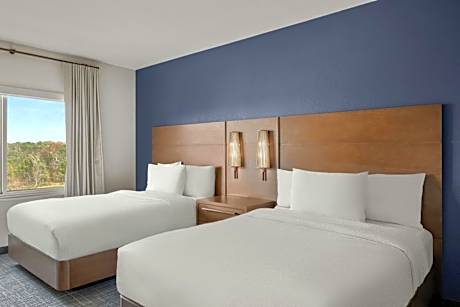 One-Bedroom Queen Suite with Two Queen Beds and Sofa Bed