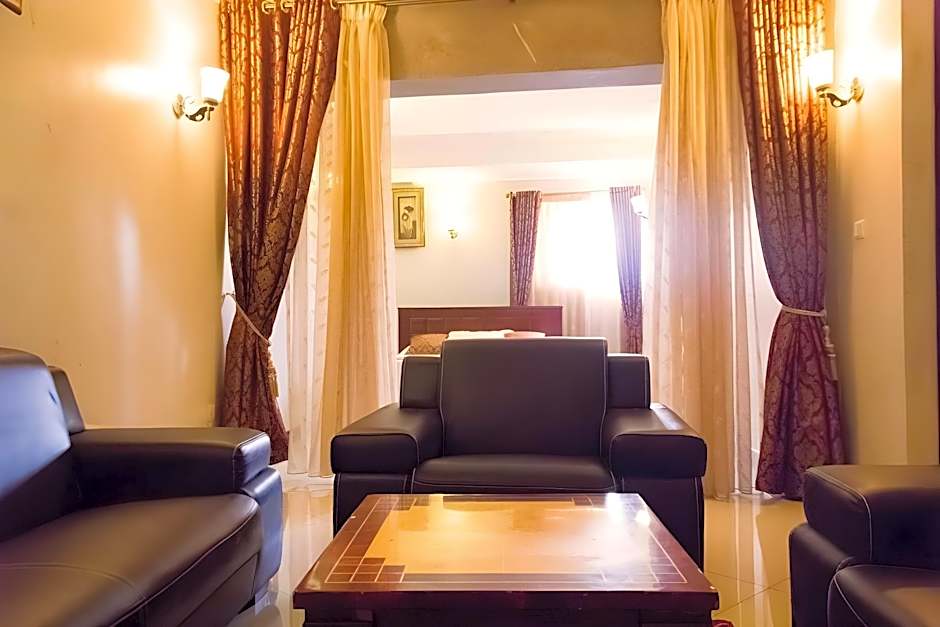 Super Paradise Hotel