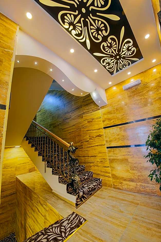 Town Season Hotel