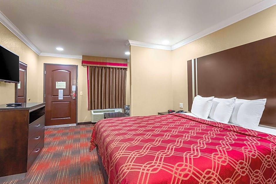 Econo Lodge Inn & Suites Escondido Downtown
