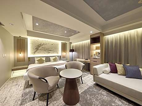 Deluxe King Room - Non-Smoking