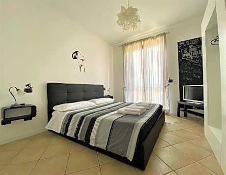 One-Bedroom Apartment with Balcony