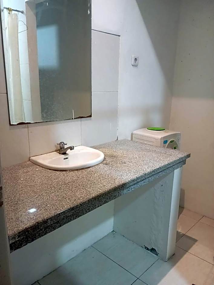 Wisma Lusya near GOR Satria RedPartner