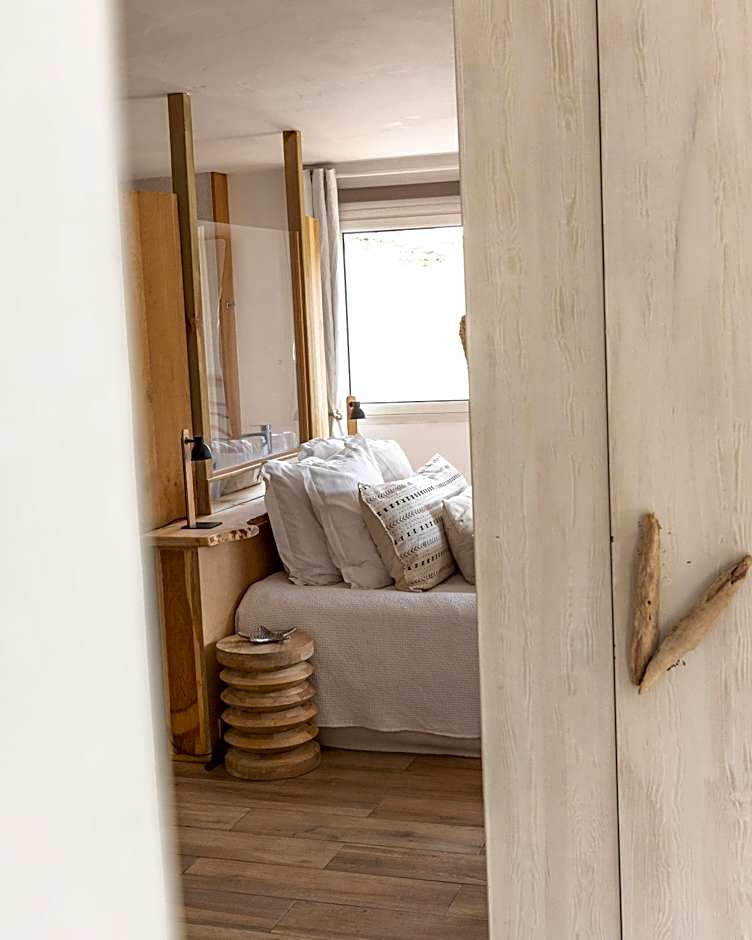 Hotel de La Plage - Mahogany