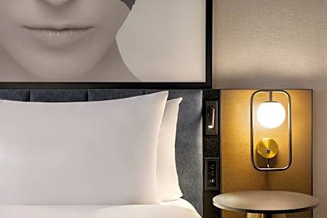 King Bed-Premium 1 Bedroom Suite-Non Smoking