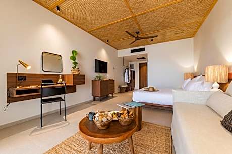 Premium Sea View Swim-up