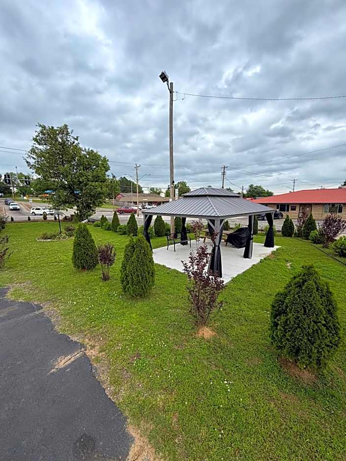 Ozark Inn & Suites
