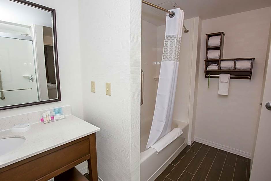 Hampton Inn By Hilton & Suites Pittsburgh/Harmarville
