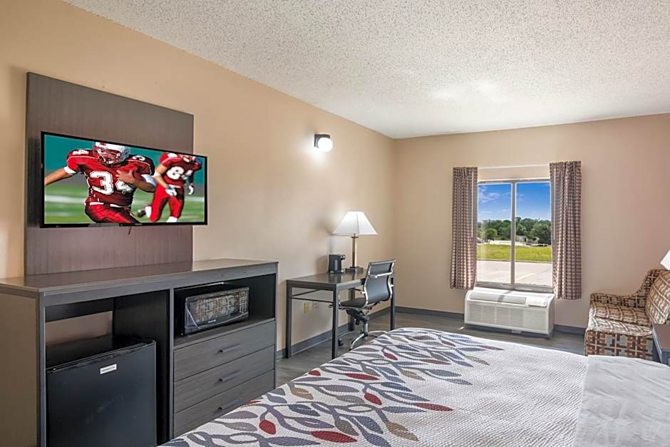 Red Roof Inn & Suites Austin East - Manor