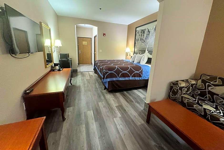 Super 8 by Wyndham Huntsville