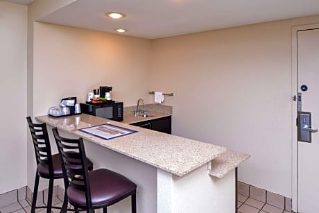 Suite-1 King Bed, Non-Smoking, Two Bathrooms, Whirlpool, Couch, Fireplace, Microwave And Refrigerato