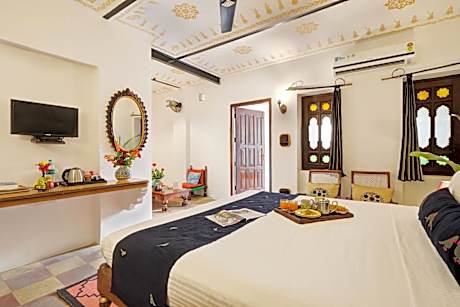 Double Room with Pool View