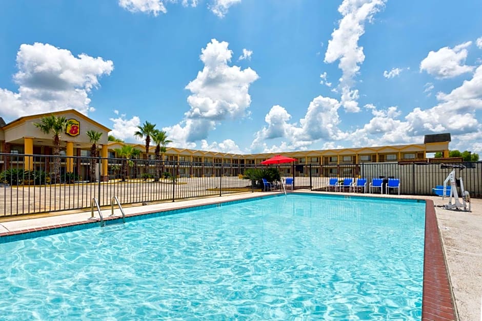 Super 8 by Wyndham Breaux Bridge