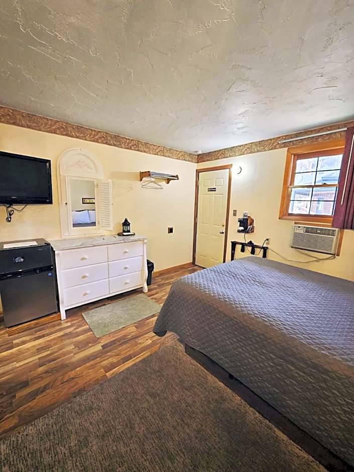 Cedar Wood Inn