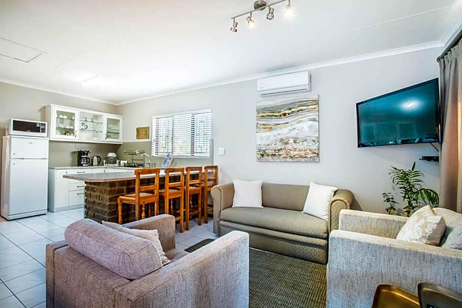Out of Bounds Self-Catering Lodge