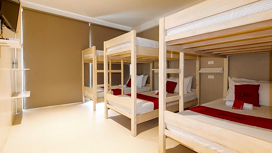 RedDooorz @ Laiya Vivo Hotel Batangas