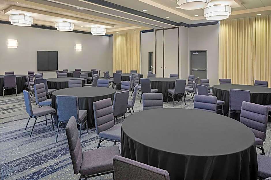 Courtyard by Marriott Long Beach Airport