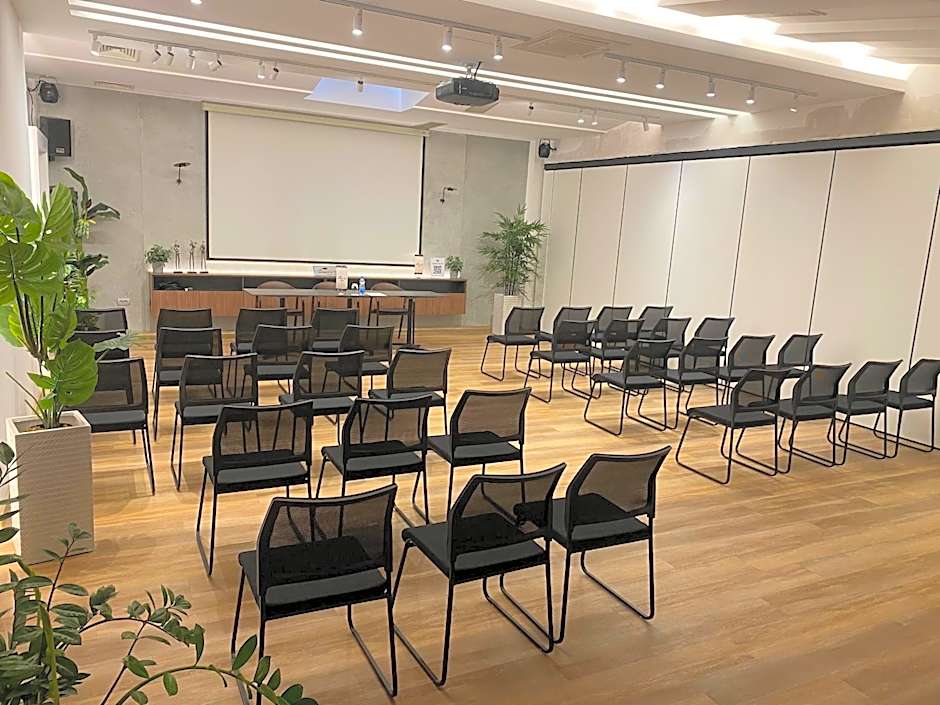 Queen's Hotel - Zebra Centre