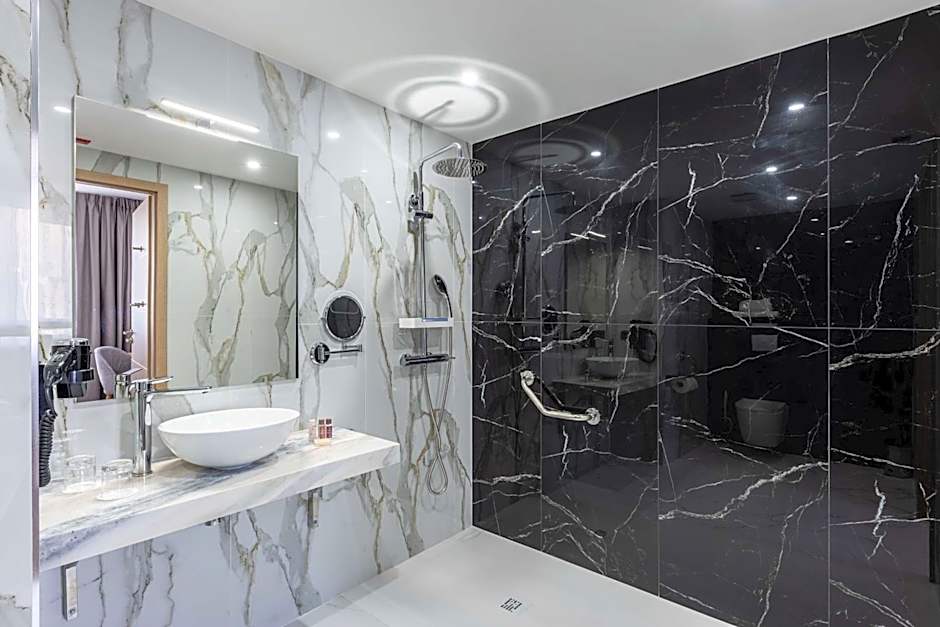 Brit Hotel Privilège Paris Rosny-sous-Bois