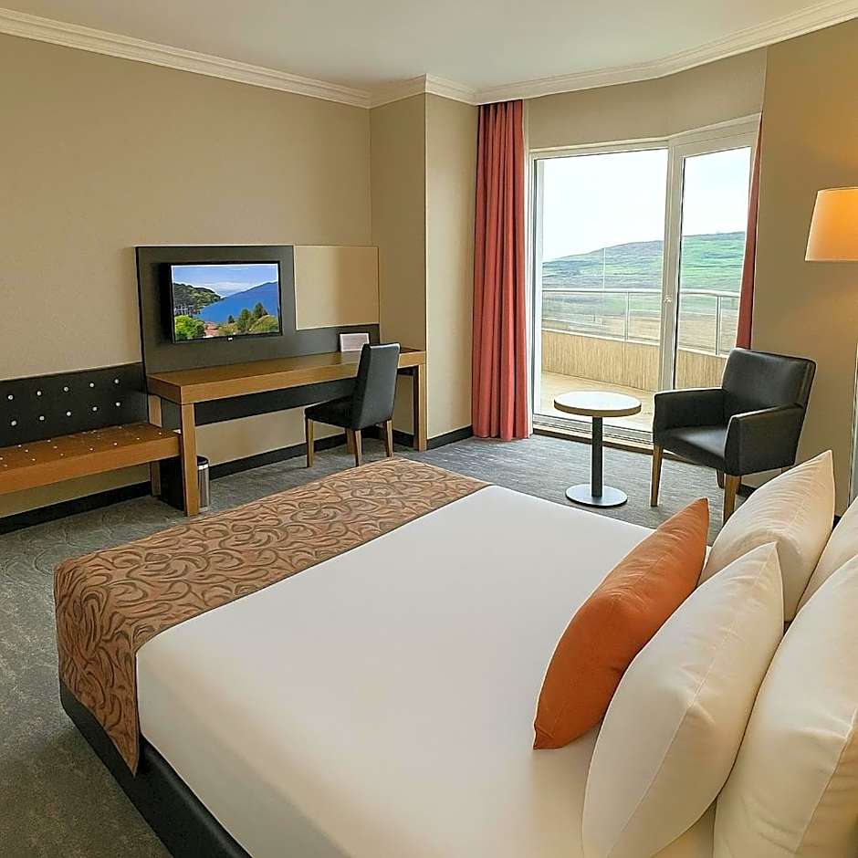 Zdjęcie 1 z 2 — Deluxe 1 King Bed, Partial Sea View