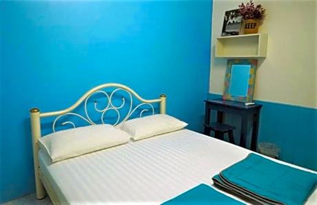 Double or Twin room with shared bathroom (Fan)