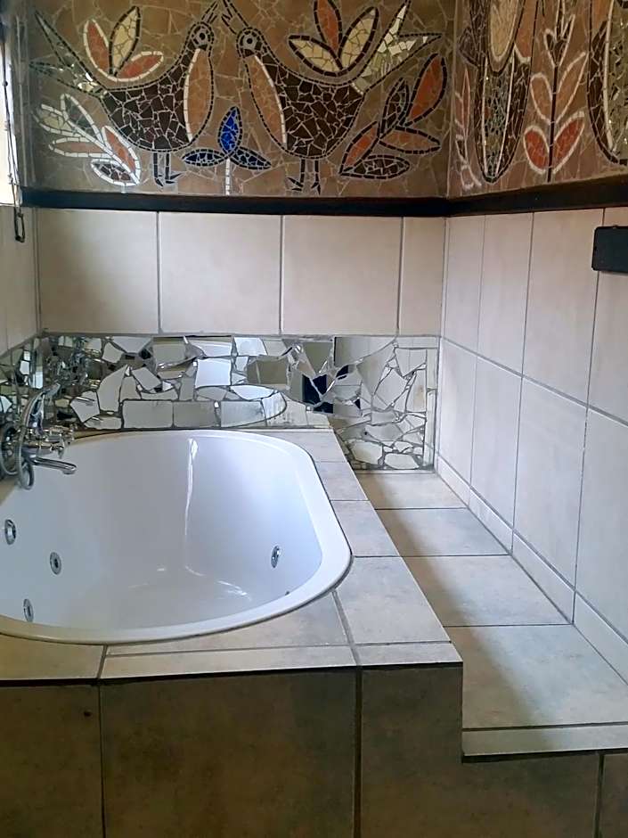 Izimbali Lodge and Restaurant