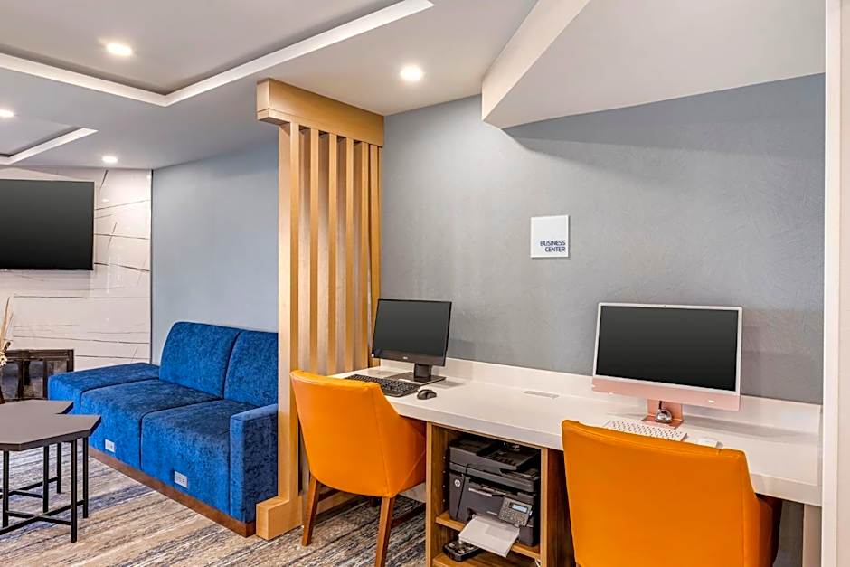 Holiday Inn Express Chicago-Downers Grove By IHG