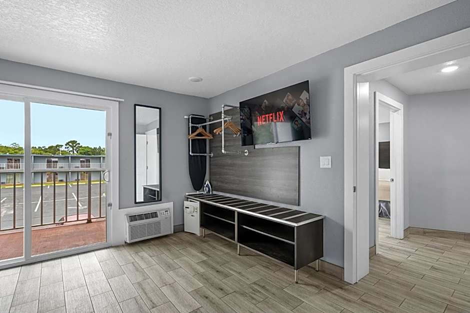 Celebration Suites At Old Town