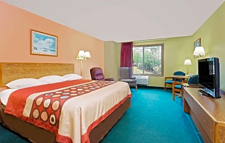 1 King Bed Non-Smoking