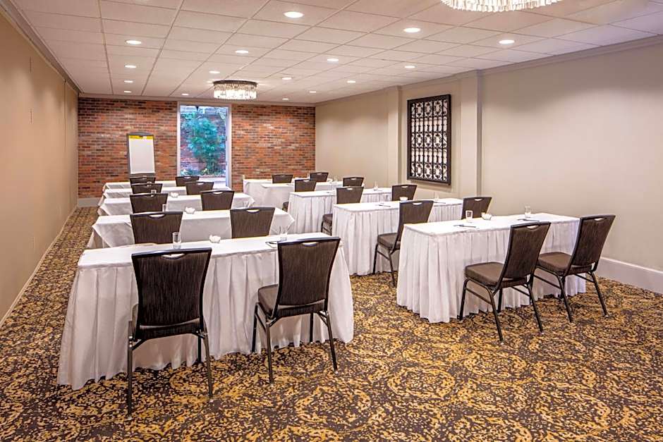 Holiday Inn Hotel French Quarter-Chateau Lemoyne By IHG