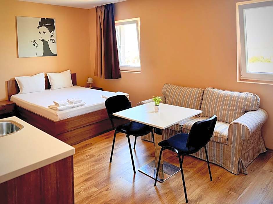 AirportStay bg - shuttle and parking