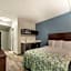 HomeTowne Studios by Red Roof San Antonio - SeaWorld Northwest