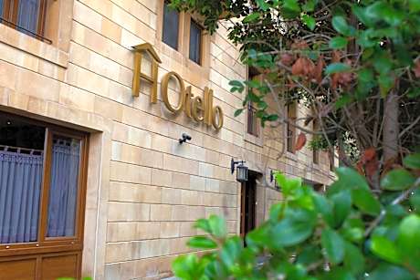 HOtello guest suites